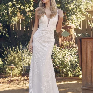 Vestido de novia entallado con apliques y cuello en V de Nox Anabel JE949