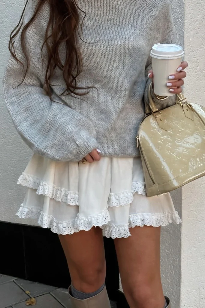 Falda Corta Ibicenca Boho con Volantes y Encaje - Imagen 3