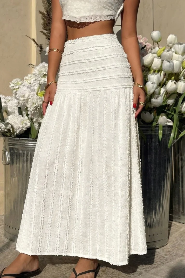 Falda Ibicenca Boho de Encaje con Corte Midi y Detalles Texturizados - Imagen 3