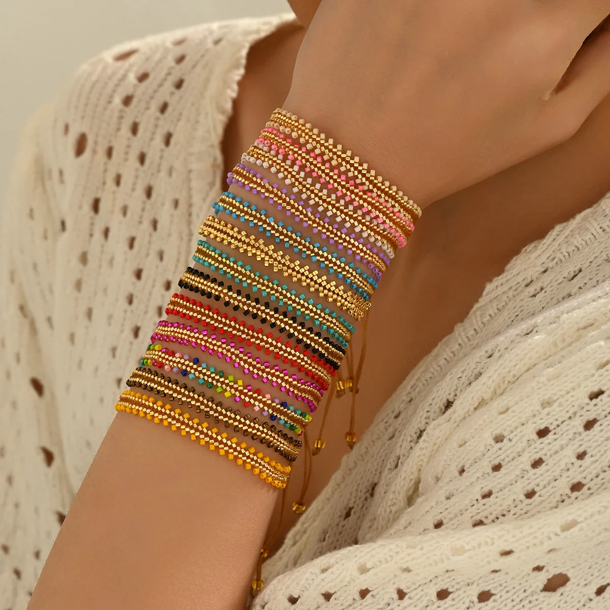 Pulsera Ibicenca Boho Multicapa con Cuentas Delicadas - Imagen 3