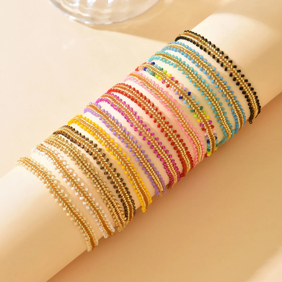 Pulsera Ibicenca Boho Multicapa con Cuentas Delicadas - Imagen 4