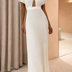 Vestido Ibicenco Elegante Blanco con Detalles Plisados y Espalda Descubierta
