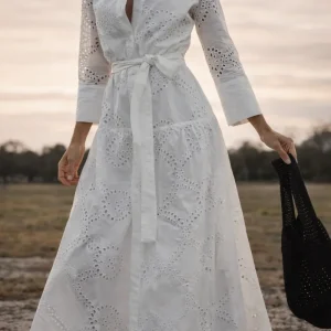 Vestido Ibicenco Largo Elegante con Detalles Calados y Cinturón de Encaje