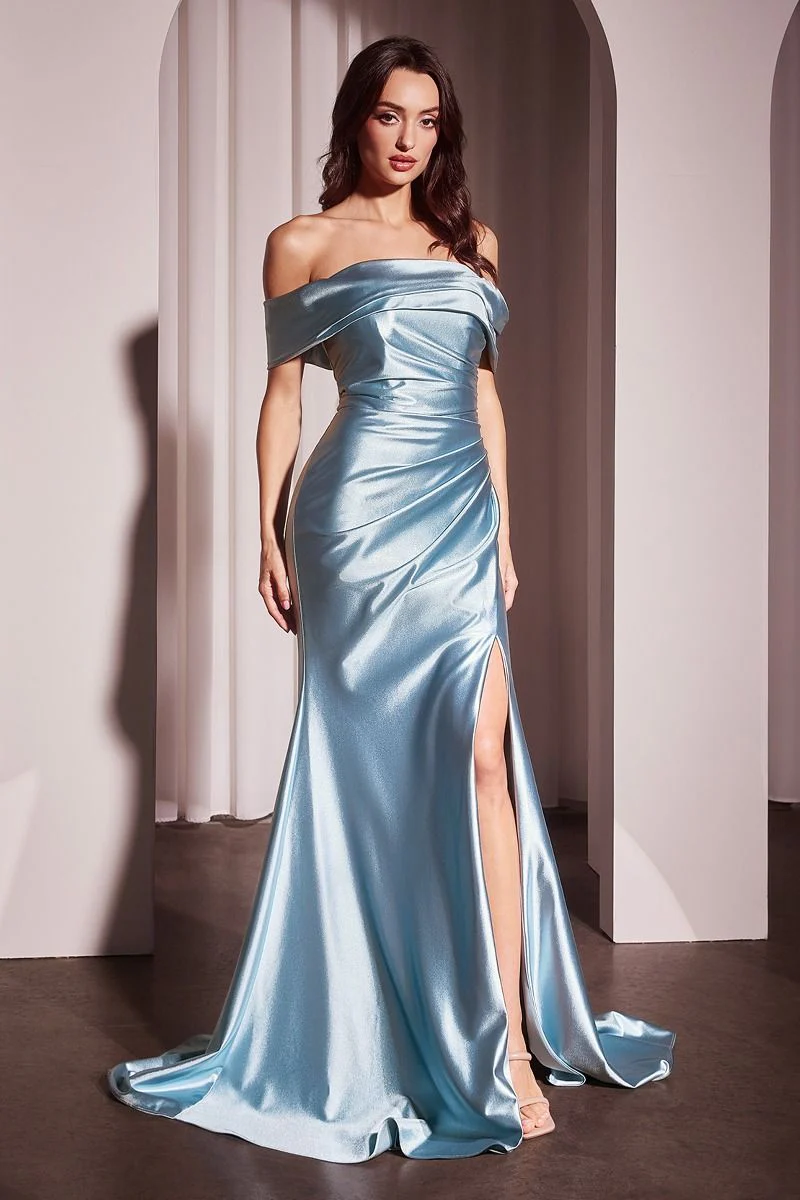 Vestido entallado de satén con abertura y hombros descubiertos, de Ladivine J877 - Imagen 2